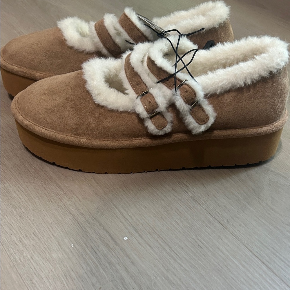 Madden NYC Women's Tan Suede Shearling-Lined Clog Mules - Picture 2 of 3
